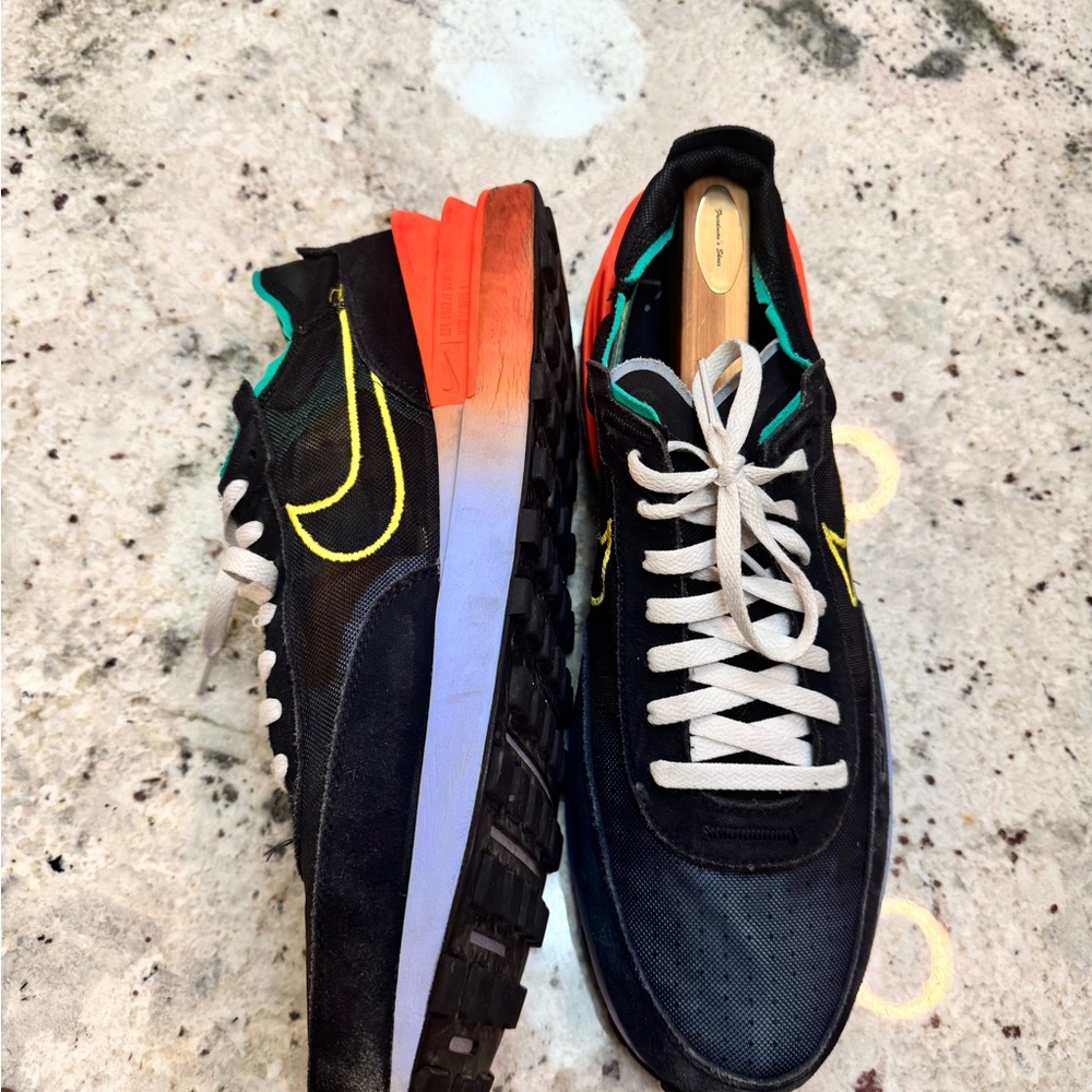 Stylish Black Sneakers with Color Accents - Picture 3 of 4